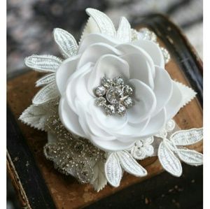 Bridal Flower Hair Clip. Bridal Flower Headpiece.